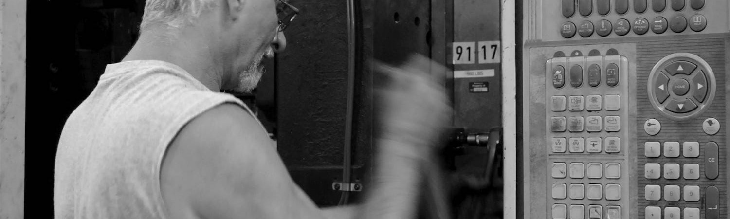 Mold setter setting up a mold at a machine