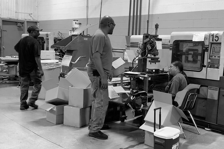 injection-molding-workers-at-machine-talking
